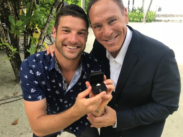 Это прекрасно, но именно поэтому я и сделала это», - добавила она, указывая на своего нового жениха